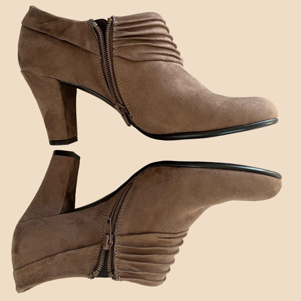 Aerosoles Womens‎ 10 Brown Ankle Booties Faux Suede Heelrest Western Side Zipper